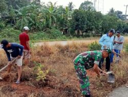 Babinsa Koramil 05/Sukadana Hadiri Karya Bhakti Persiapan Lomba Desa