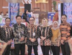 Adipati Dan Dessy Kunjungi Stand  Way Kanan Dalam Event Lampung Craft Ke-4