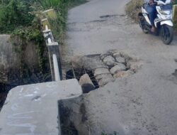 Warga Sidosari Natar Keluhkan Jalan Berlubang dan Jembatan yang Nyaris Ambruk
