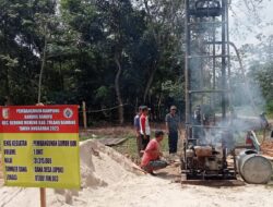 Melalui Dana Desa Kampung Bakung Rahayu Bangun Sumur Bor