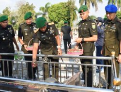 HUT Ke 76, Danrem 043/Gatam Ziarah dan Tabur Bunga di TMP Lampung