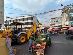 Pedagang Pasar Pasir Gintung Mulai Pindah Mandiri, Besok Pembongkaran Total