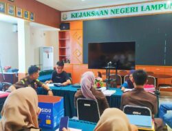 Kejari Lampura Terima Tahap II Perkara Tipikor Dana Kelurahan Kota Alam