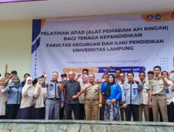 FKIP Unila Melatih Tenaga Kependidikan dalam Penggunaan APAR untuk Pencegahan Kebakaran