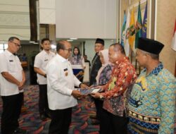 Samsudin Serahkan Tali Asih kepada ASN di Lingkup Pemprov Lampung