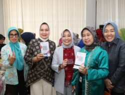Ibu Riana Sari Arinal Buka Bimtek Literasi Keuangan