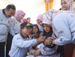 Pj. Gubernur Samsudin Lakukan Tetes Polio Pertama