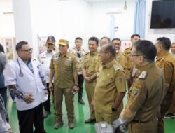 Pj. Gubernur Samsudin Kunjungi RSUD Bandar Negara Husada di Kota Baru