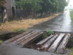 Jembatan Ambruk, Masyarakat Pugung Minta Perbaikan Ke Pemkab Tanggamus
