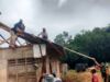 Koramil 424-07/Gadingrejo Gotong Royong Perbaiki Rumah Salamin 