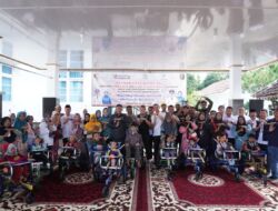 Pemkab Tubaba Serahkan Bantuan Kursi Roda untuk Anak Disabilitas dari Global Village Foundation Australia
