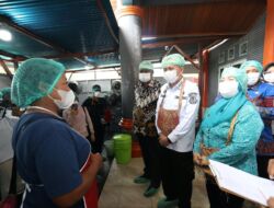 Pastikan MBG Berkualitas, Pj Gubernur Papua Agus Fatoni Tinjau SPPG di Kepulauan Yapen