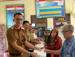 Pemkamp Mesir Ilir Bagikan BLT DD, diHadiri Camat Bahuga