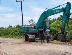 Dukung Pemkab Way Kanan, PT. AKG Perbaiki Jalan Poros Bahuga Dengan Dana CSR  