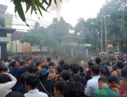 Ratusan THL Honorer dan Mahasiswa Gelar Aksi Demo, Desak Wali Kota Metro Tepati Janji Kampanye