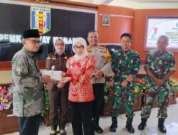 Dorong Penyaluran Zakat Melalui BAZNAS, Bupati Ayu Tunaikan Zakat