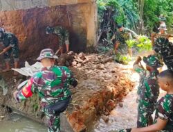 Percepatan Pemulihan Infrastruktur Pasca Banjir Di Ramsai, TNI Gotong Royong Bersama Warga