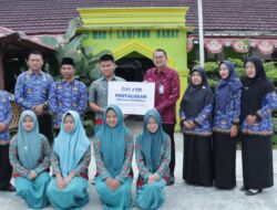 BRI BO Liwa melalui YBM BRILiaN Serahkan Beasiswa kepada 17 Siswa di Lampung Barat dan Pesisir Barat
